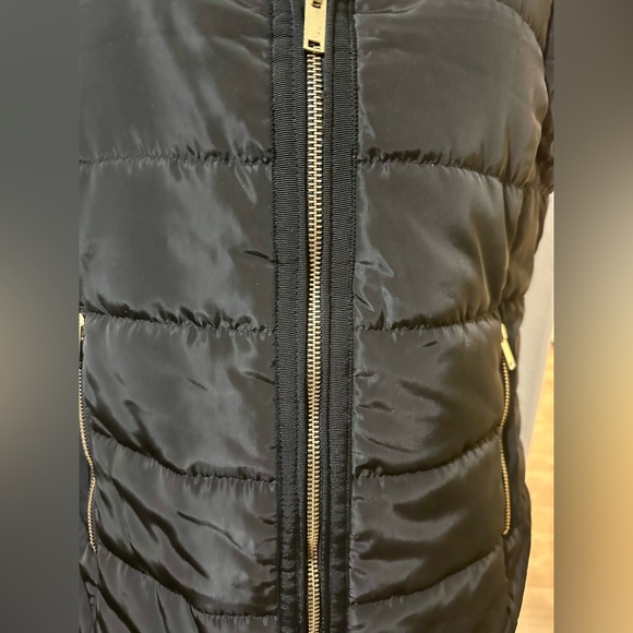 Love Tree Size M Women Black Faux Fur Collar Puffer Vest Zipper Detail - Picture 2 of 8